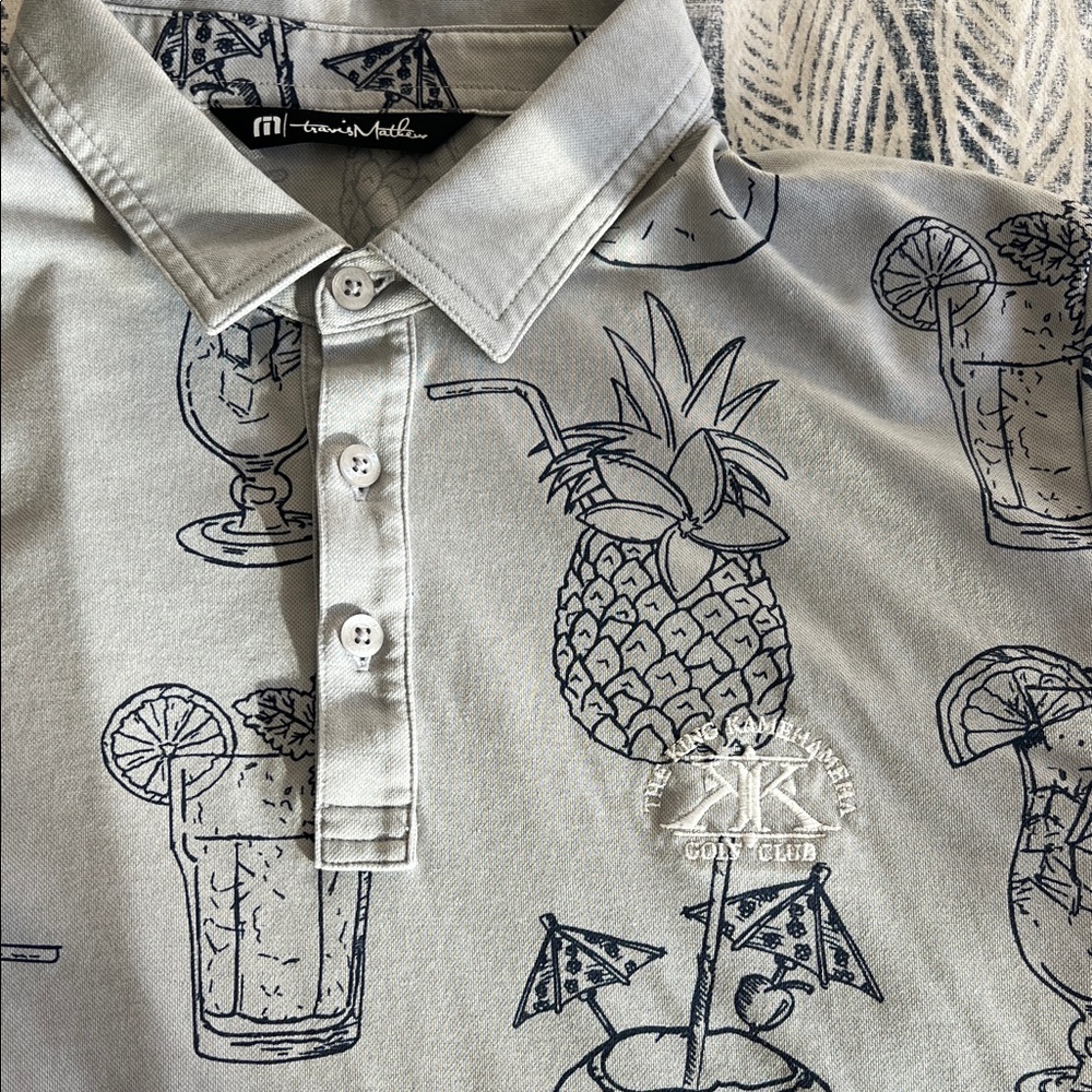 Travis Mathew Men’s Golf Shirt Gray Patterned Tropical, medium